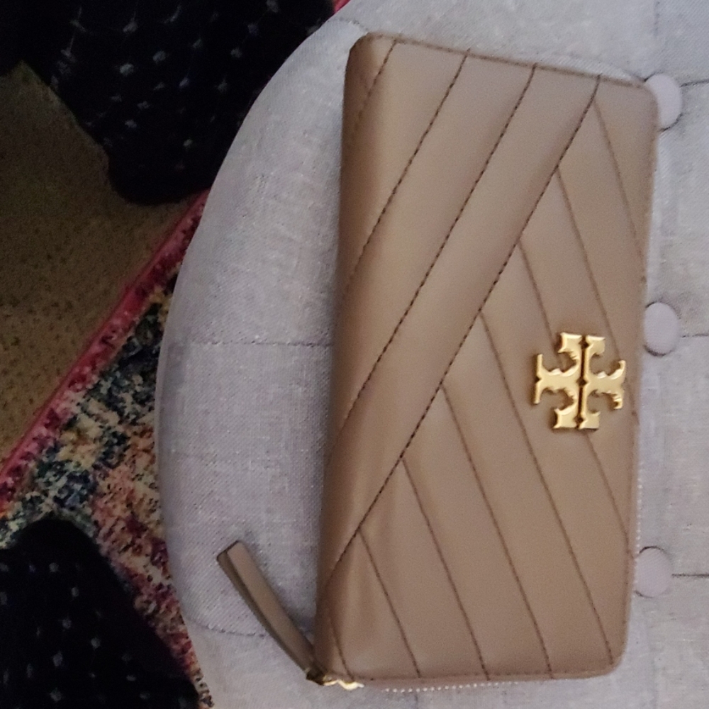 Tory burch wallet